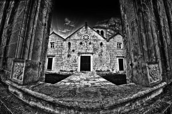 A_church_inside_a_church_3