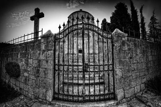 A_church_inside_a_church_4