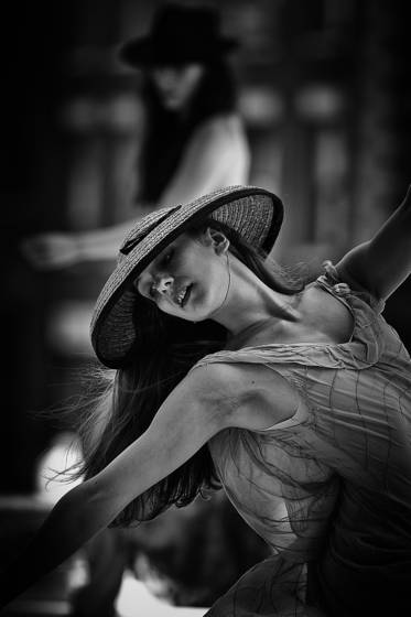 Dancers_on_the_street_7