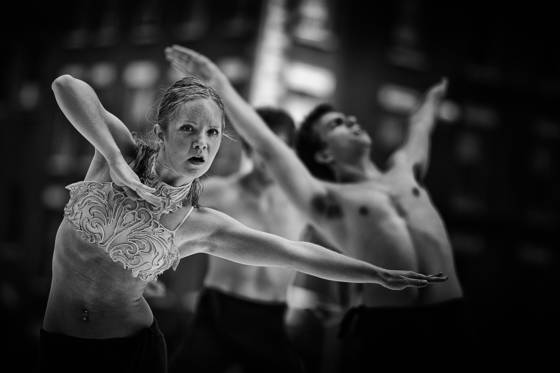 Dancers_on_the_street_8
