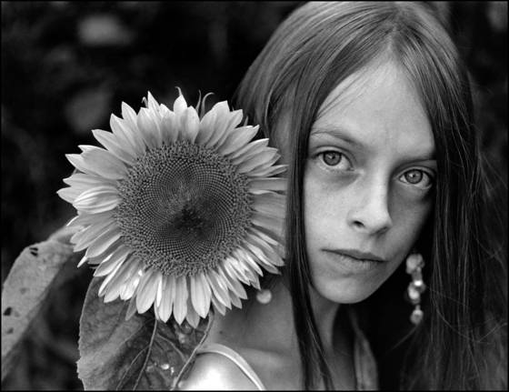 Carmen_with_sunflower