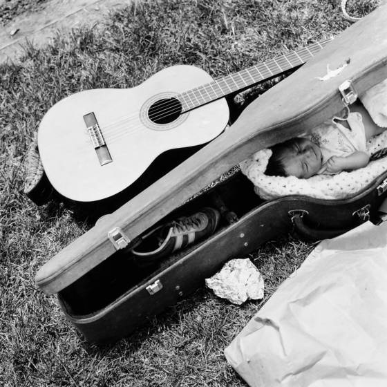Guitar_and_case