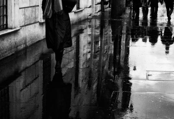Relections_on_wet_street