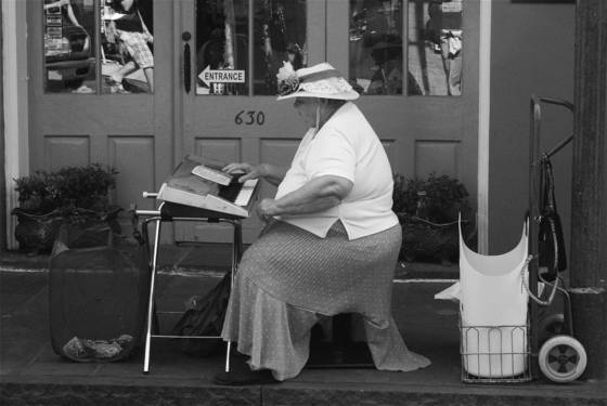 Doorway_piano_player