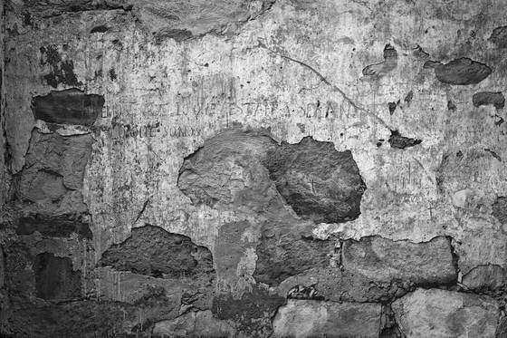 Inscribed_wall