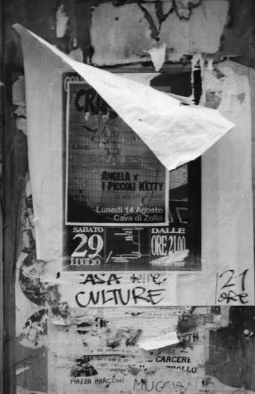 Posters_on_the_wall