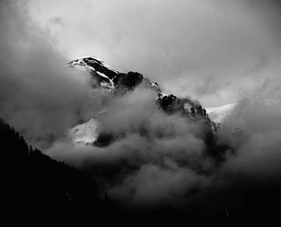 Veiled_mountains_of_lauterbrunen
