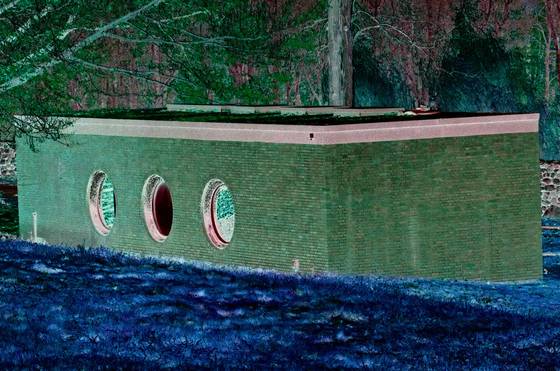 Glass_house_brick_house_1b