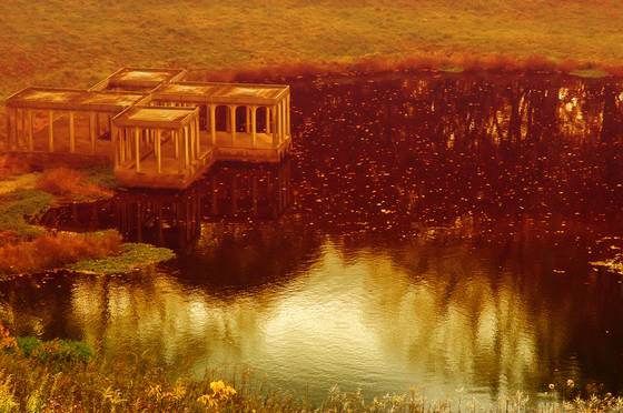 Glass_house_lake_pavillion_c1