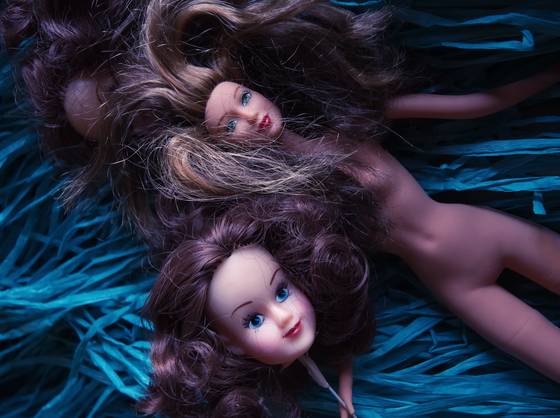 Dolls_on_blue_hula_skirt