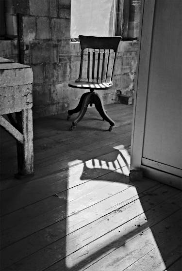 Chair_and_shadow