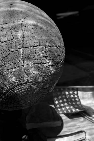 Globe_and_flag