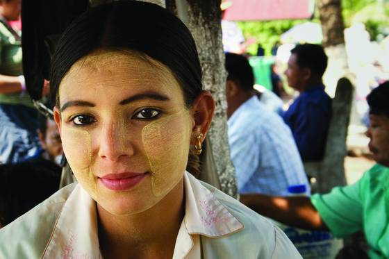 Lunch_girl_yangon