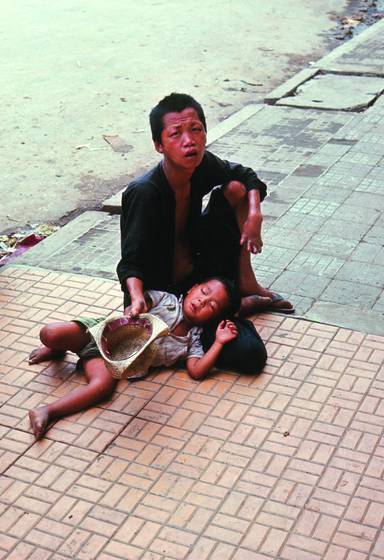 Crippled_beggar_with_child