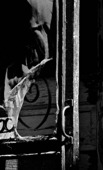 Torn_screen