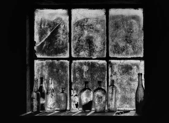 Bottles_in_the_window