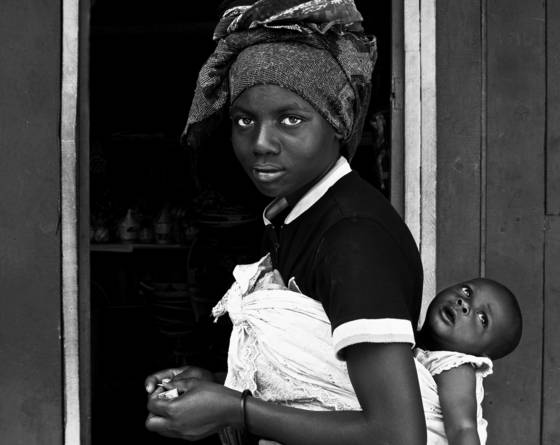 Young_mother_unaware