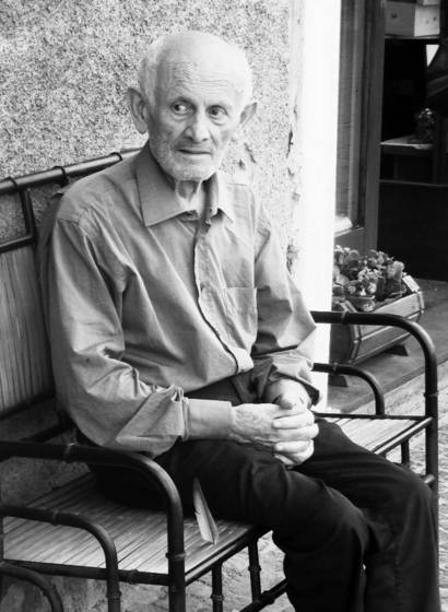 Man_with_feather____waiting