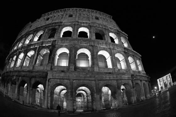 Coliseum_by_night