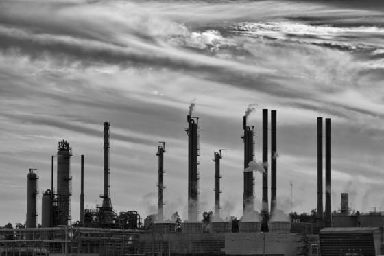 Refinery_stacks