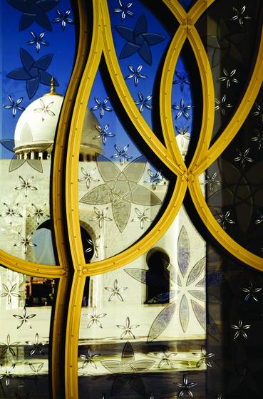 Reflection_-_grand_zayad_mosque