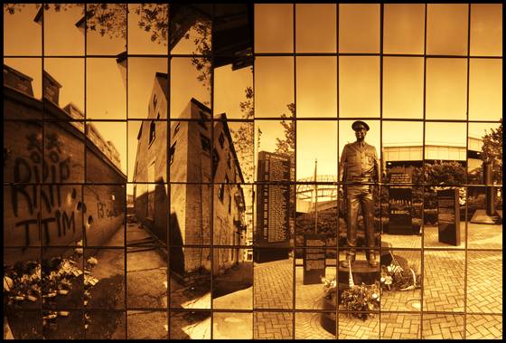 Twin_memorials_strange_fruit