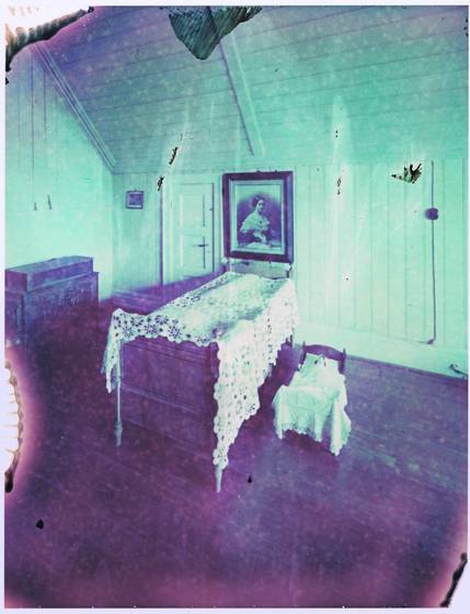Two_old_beds_2