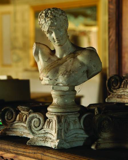 Bust_and_pedestals