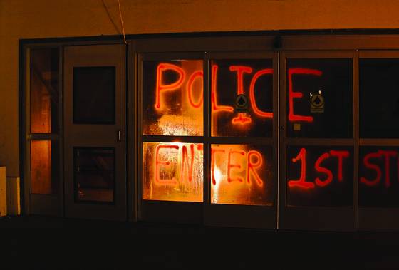 Police_enter_1st_st