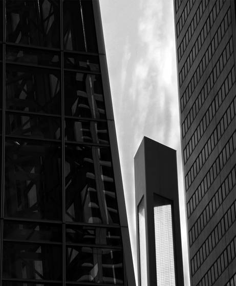 Between_avenue_and_street