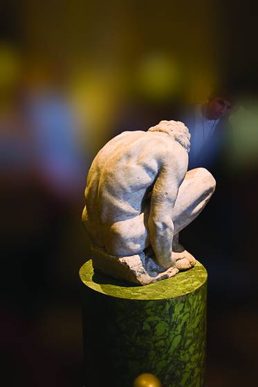 Crouching_boy