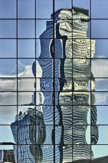 Dallas_skyline_reflection_xxi
