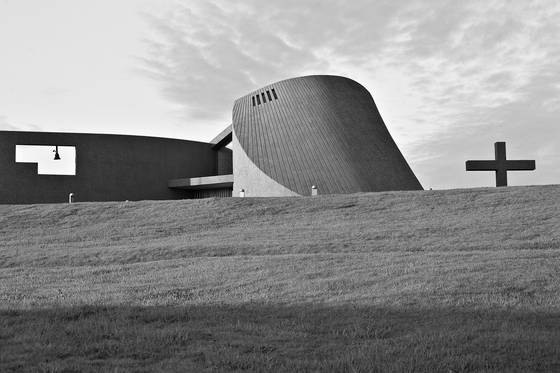Modern_icelandic_church