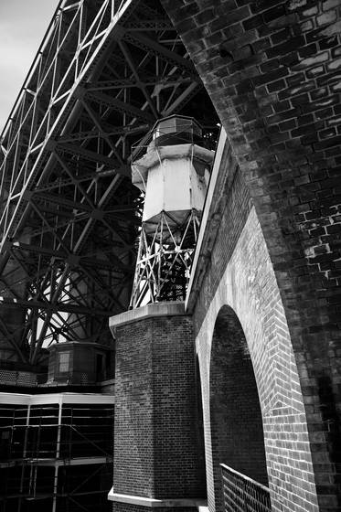 Lighthouse_and_arch