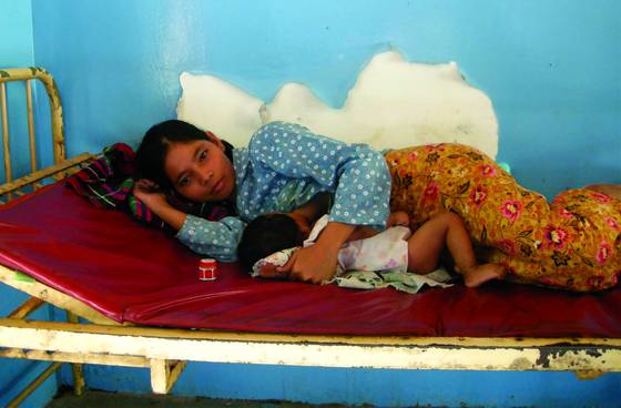 Mother_with_child_in_hospital