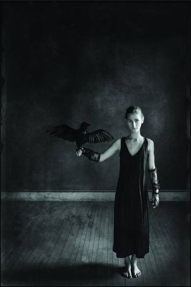 Girl_with_crow