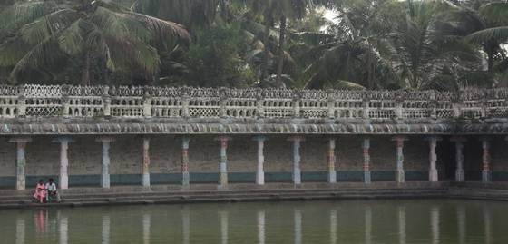 Lovers_in_a_t_emple