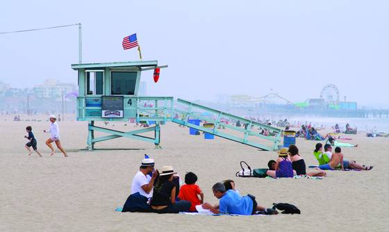 Life_guard_station_4