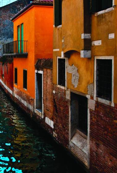 Venetian_back_alley-the_gold_house