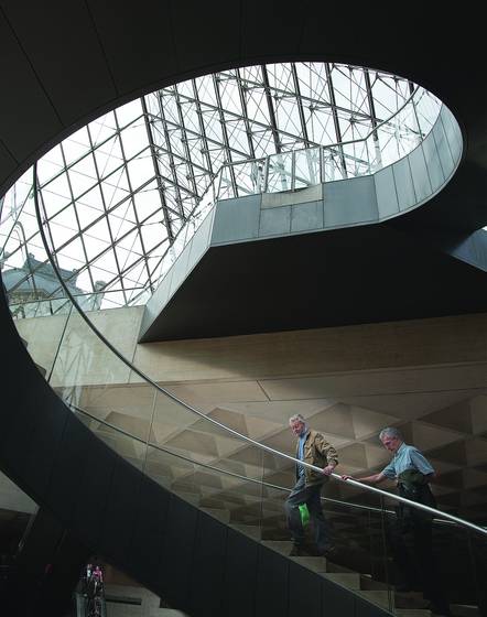 Louvre_entrance