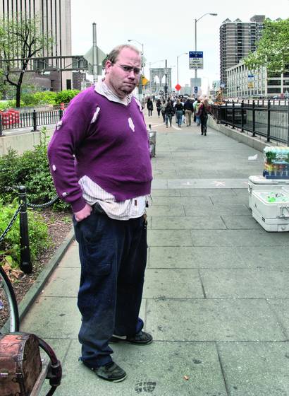 Man_by_the_brooklyn_bridge