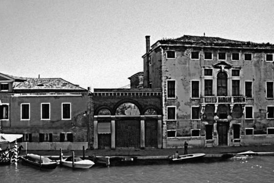 Across_the_murano_glass_museum