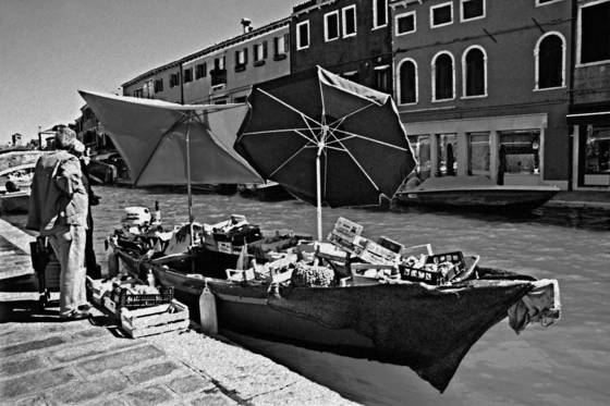 Selling_fruits_and_vegetables_in_murrano
