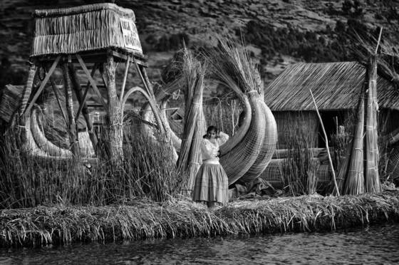 Floating_island_girl