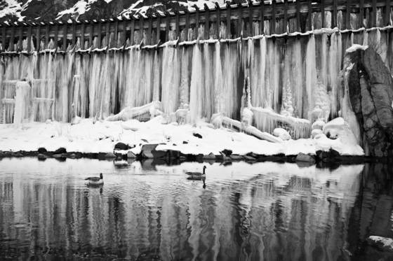 Truckee_river_flume_ice