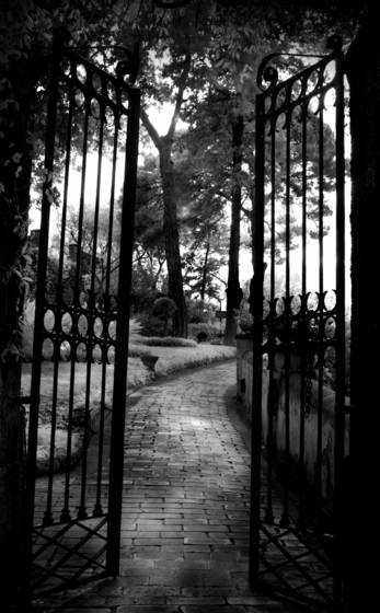 Gates_of_promise