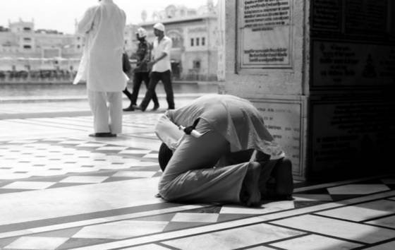 Praying_sikh