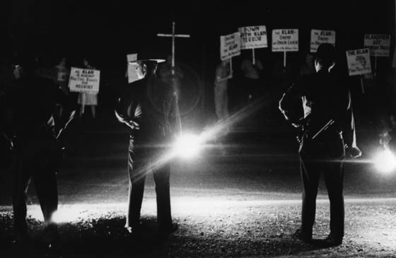 Kkk_rally_police_lines