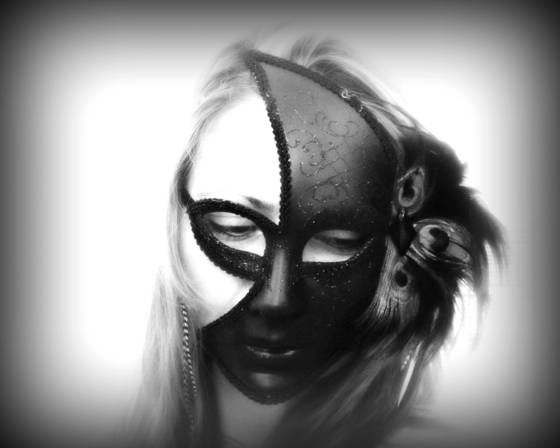 Lady_in_mask