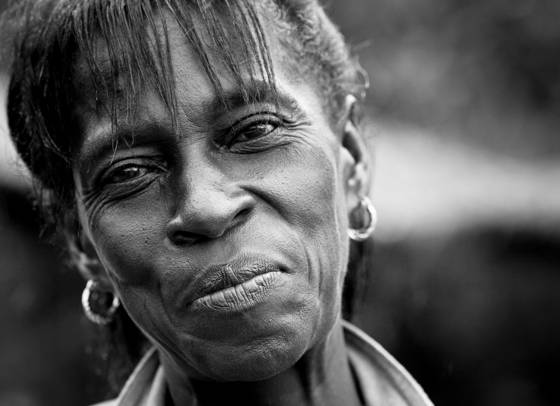 Woman_at_shrine